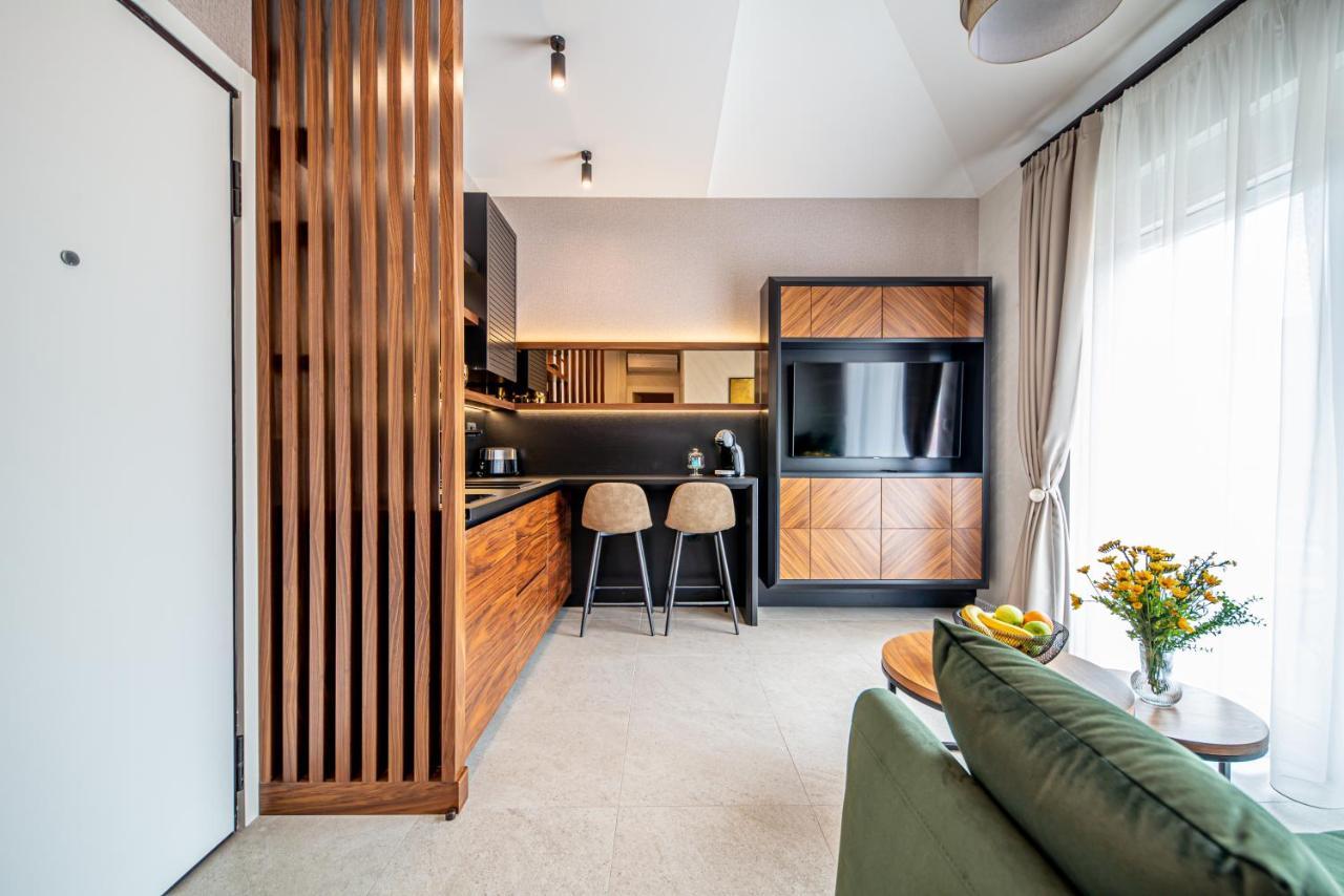 Enyana Luxury Suites Kotor Buitenkant foto