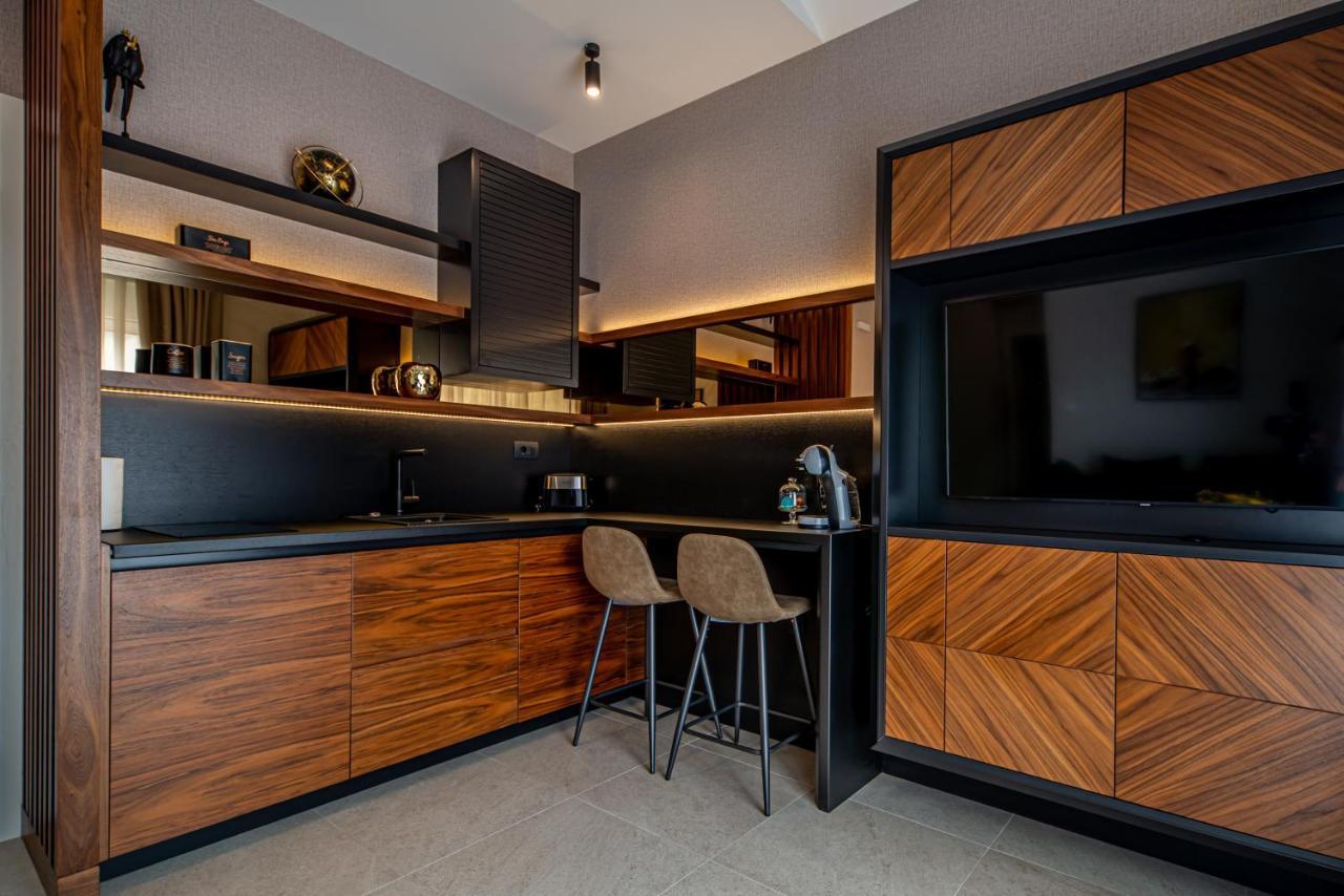 Enyana Luxury Suites Kotor Buitenkant foto