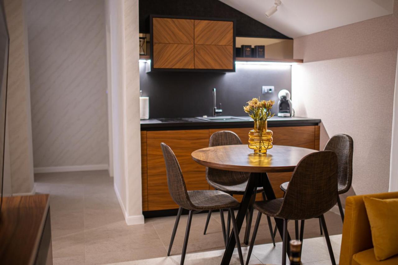 Enyana Luxury Suites Kotor Buitenkant foto